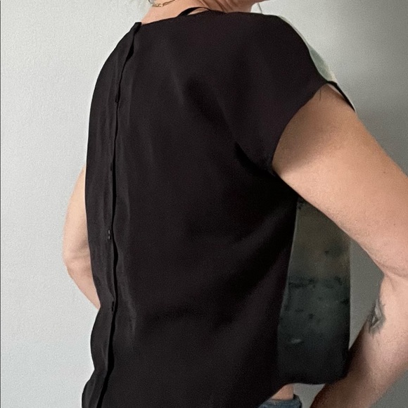 Box cut | cropped | button back | swan print shirt - Picture 5 of 5